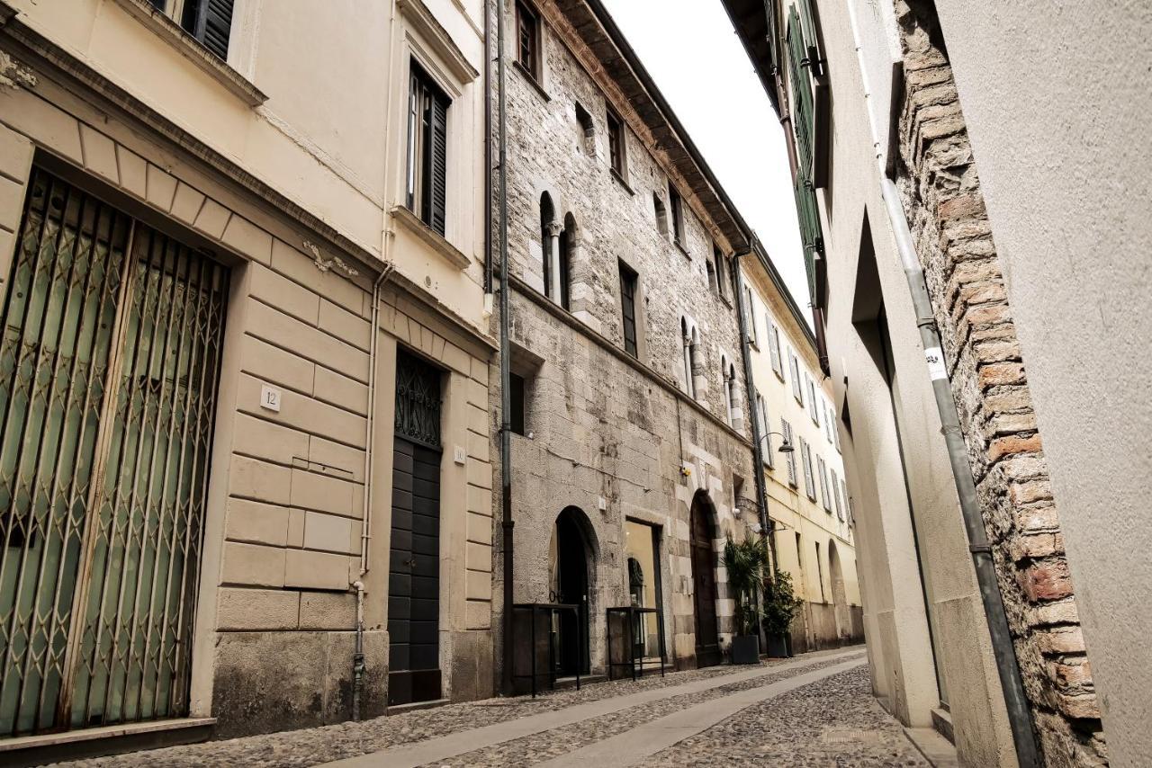 Casa Del Pittore - Elegante Appartamento Del 1200 - Centro Storico Como Dış mekan fotoğraf