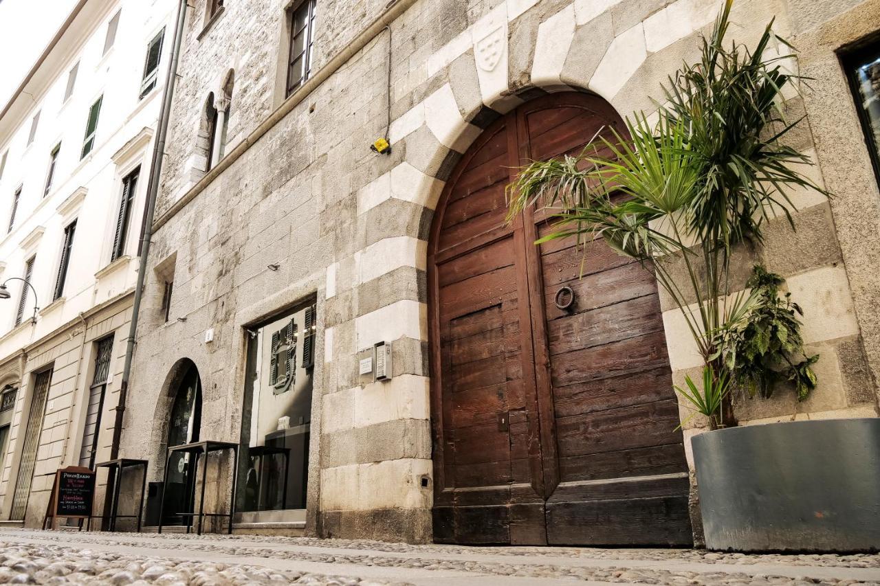 Casa Del Pittore - Elegante Appartamento Del 1200 - Centro Storico Como Dış mekan fotoğraf